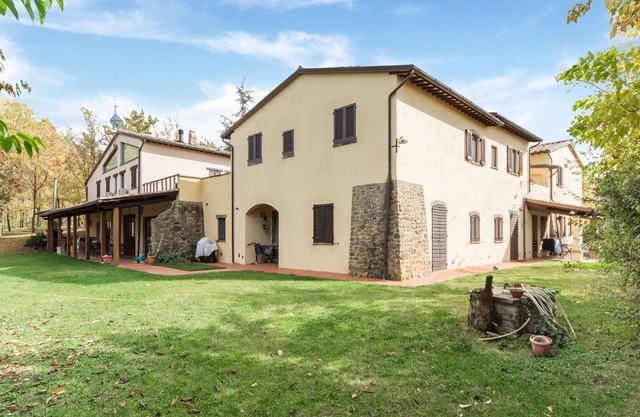 Sun-kissed Holiday Home in Torgiano with Garden and Pool