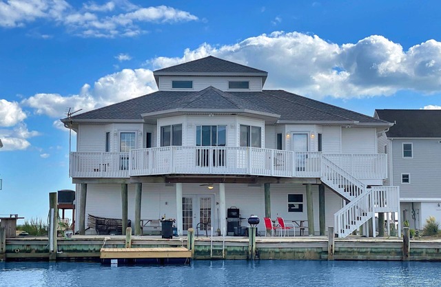 Sun Rayes - Pet friendly; Waterfront w/Boat dock!