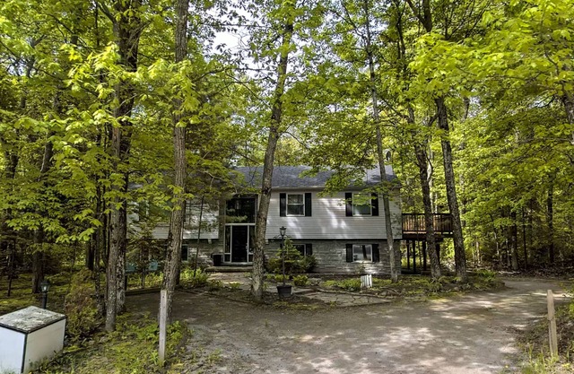 Sun & Seclusion - All-Season Cottage