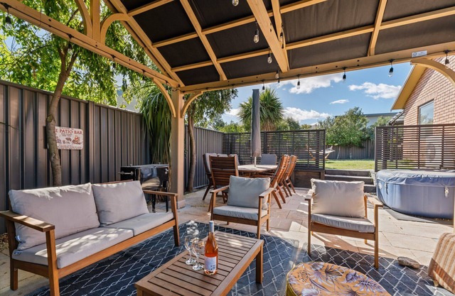 Sun Soaked Escape - Cromwell Holiday Home