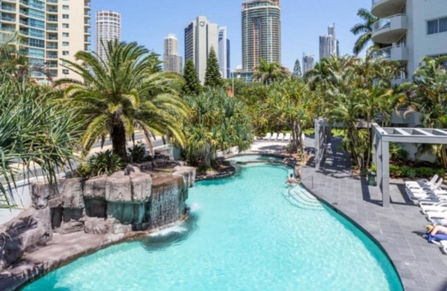 Sun, Surf, Pool – Walk to All
