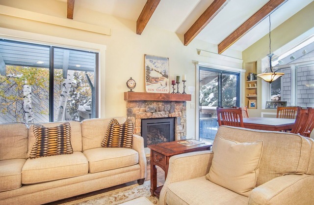 Sun Valley Family Getaway! #140-Hot Tub, Pool, Spa, 10 minute Walk to Town & Lifts