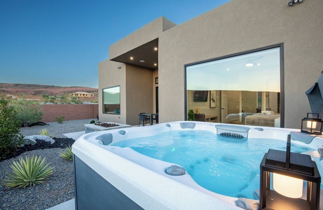 SunChaser 2 Bed 2 bath Dog Friendly Private Home, Hot Tub, EV Charger
