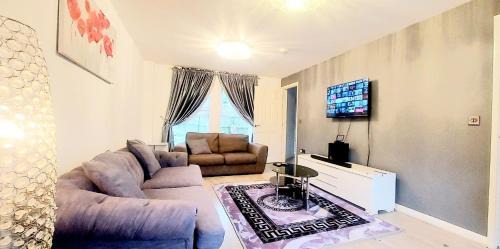 Sunderland Villa Luxuria House and Apartment Accommodation - Free Double Private Parking