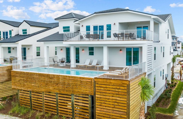 Sundial: Massive 9 BR Home- Sleeps 26, Beachfront, Priv. Pool, Pet friendly!