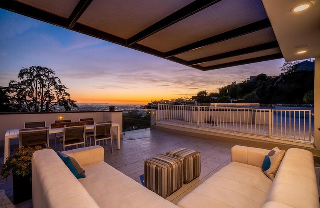 SUNET PLAZA MODERN MANSION