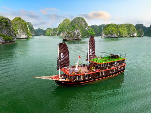 Sunlight Boutique cruise 7 cabin Lan Ha Bay