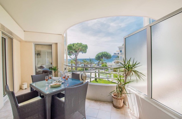 SunlightProperties KAHLUA - Seafront apartment with pool