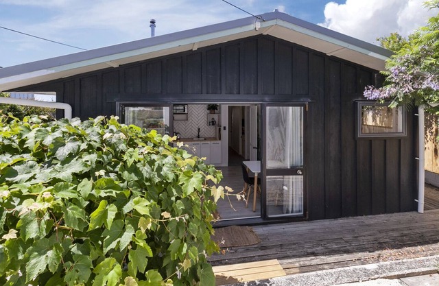 Sunlit Abode - Leigh Holiday Home