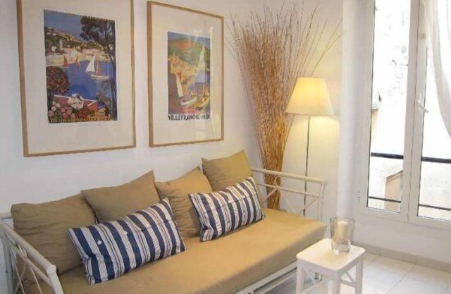 Sunny 1bedroom Apt in the heart of the old Historical town, air-conditioning