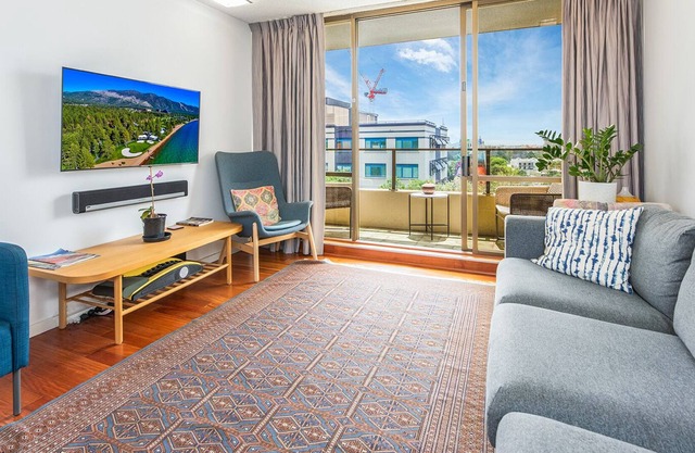 Sunny 2-Bedroom Apartment with Views Brisbane CBD
