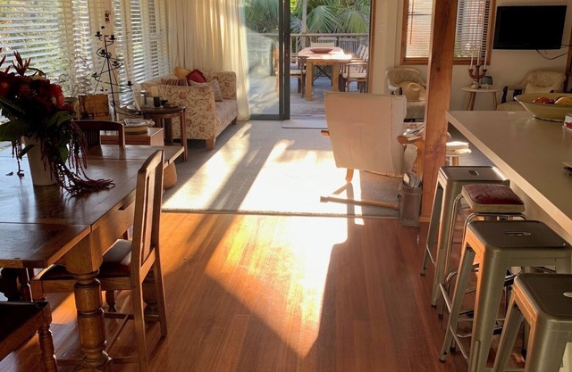 Sunny 2 Bedroom Beach House - Cable Bay n(wheel chair accessible)