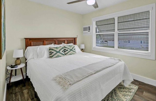 Sunny 2BR Escape in Safety Harbor – Fast Wi-Fi