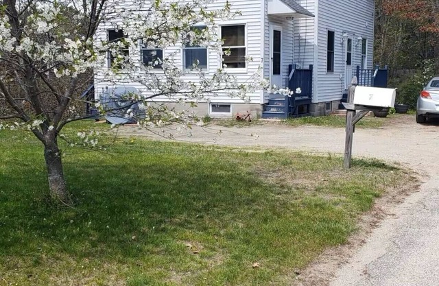 Sunny 3-bedroom house 1.2 miles from charming Old Orchard Beach