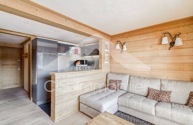 Sunny 3-room apartment for 6 people at the foot of the slopes and near the golf course