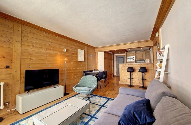 Sunny 3-Room Apt · Ski-In/Ski-Out · Parking · Val-d'Isère