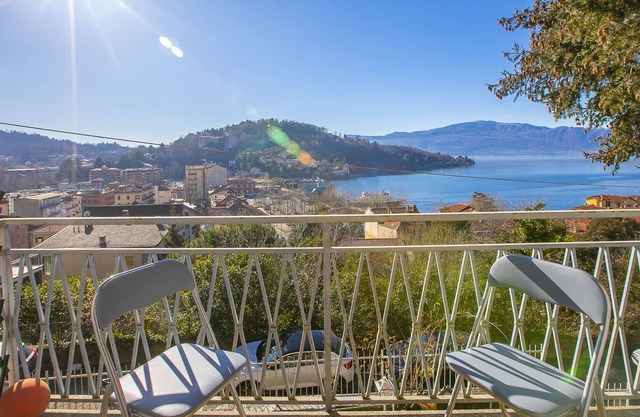 Sunny Apartment Lake View Laveno, Laveno Mombello, Italy