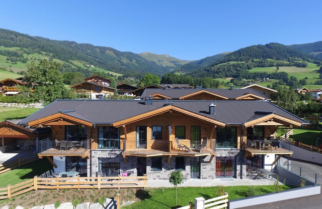 Sunny apartment close to Zell am See with terrace