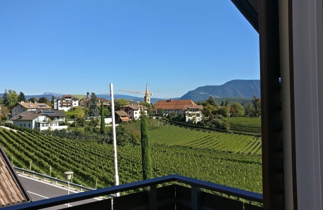 Sunny apartment in an ideal location for active people, families, Genießer