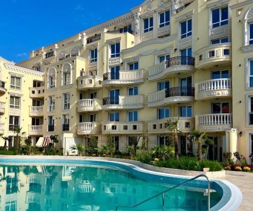 Sunny apartment in Bellicity complex