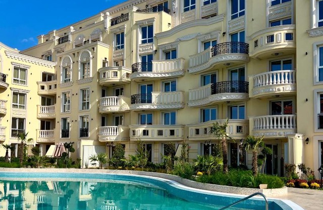 Sunny apartment in Bellicity complex