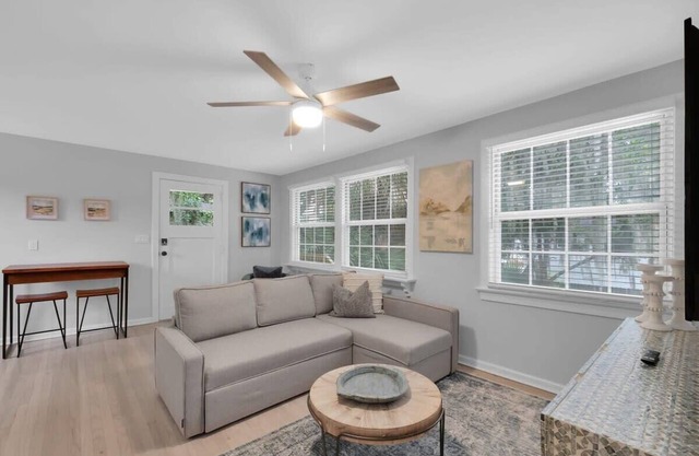 Sunny apartment in walkable San Marco!