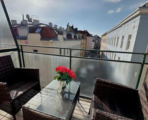 Sunny Balcony City Apartment