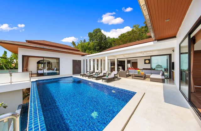 Sunny Banks - 4 Bed Private Pool Sea View Villa