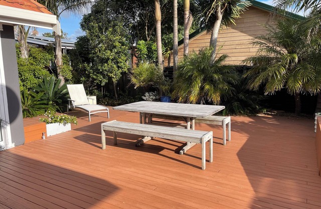 Sunny beach house in central Mount location