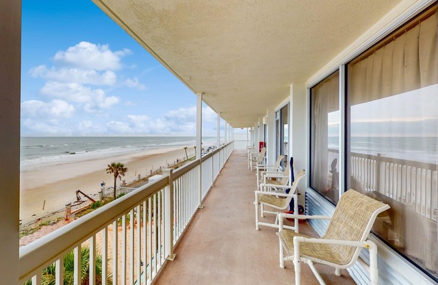Sunny beach studio with balcony & elevator