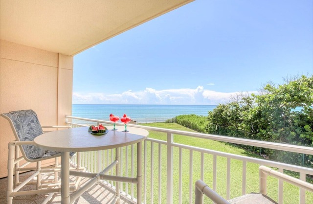 Sunny Beachside Condo w/Beautiful Balcony Ocean Views & Heated Pool ☀️