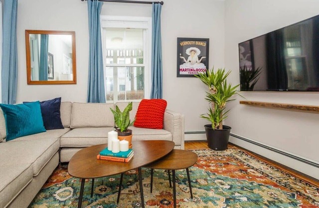 Sunny & Bright Home | near T