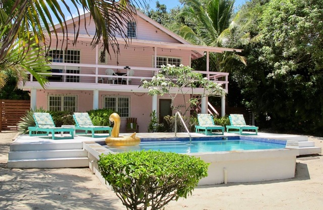 Sunny Bungalow, 3 Bedroom-Beachfront-Private Pool