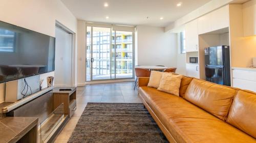 Sunny Central Mascot Escape 2BR Balcony Parking