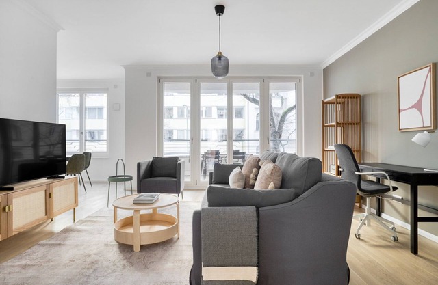 Sunny Charlottenburg 2BR in quiet area near Kurfürstendamm, by Blueground