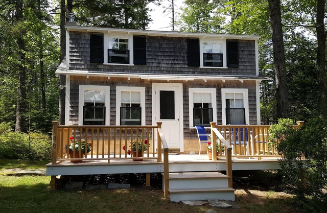 Sunny, Comfortable Cottage, Tenants Harbor with wi-fi and screened porch
