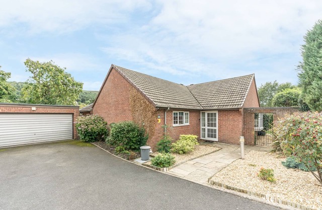 SUNNY CORNER, pet friendly, with a garden in Church Stretton