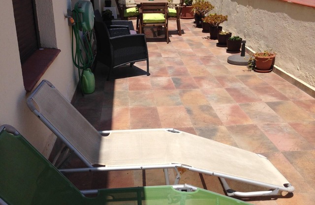 Sunny and quiet penthouse with large terrace. WIFI.