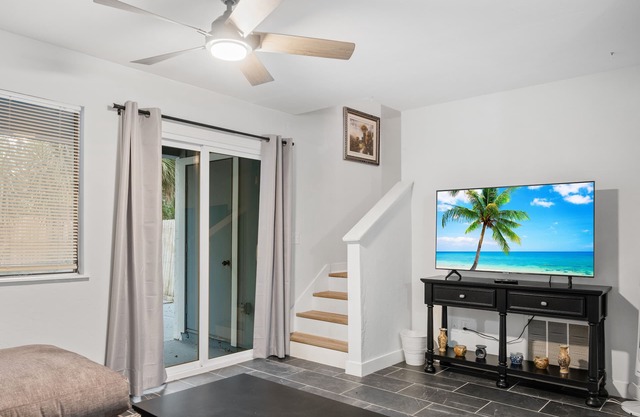 Sunny Escape - 4BR - Mayport Naval Base & Beaches - Pet Friendly