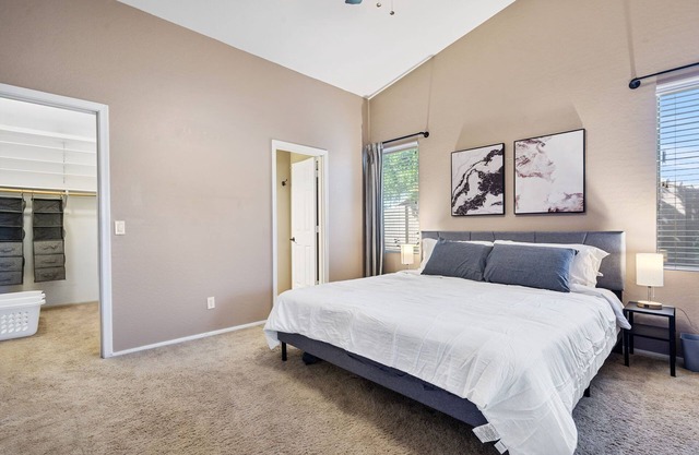 Sunny Haven: Spacious 4-Bed, 2-Bath Pet-Friendly Home in Gilbert!