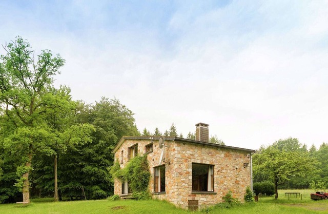 Sunny holiday home in Stavelot in the Houvegnez forest