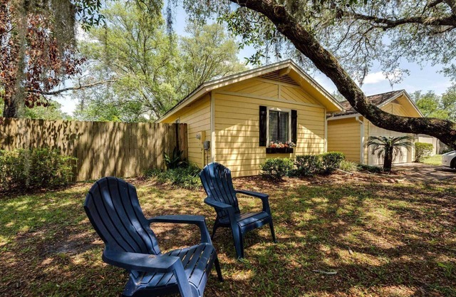 Sunny Home in a Quiet Neighborhood |Fenced Yard |Pet Friendly |King Suite