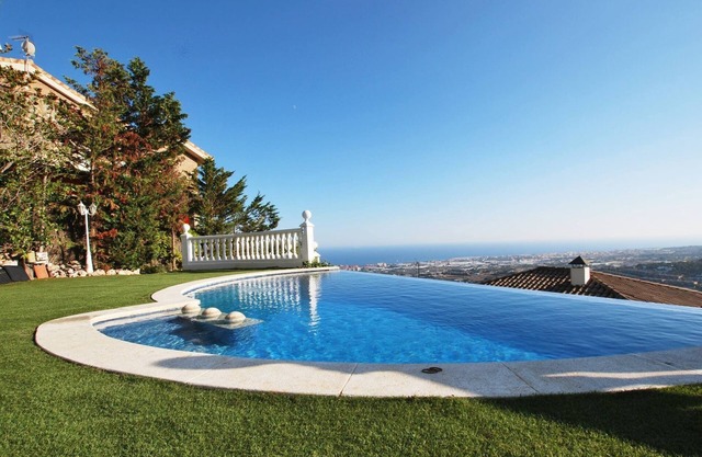 Sunny house - Infinity pool with spectacular views