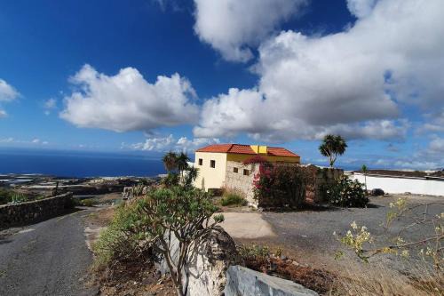 Sunny Island Retreat in Tejina de Isora