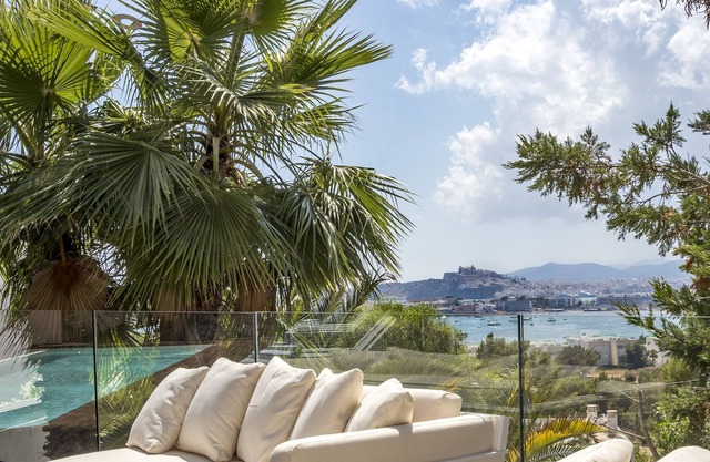 Sunny Laguna - Ubér Luxury Sea-View Villa