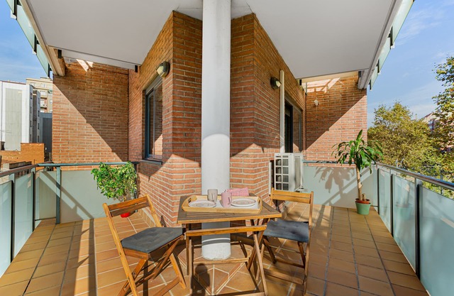 Sunny & large terrace in couzy apartment big connection internet free