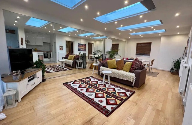 Sunny London Garden Apartment