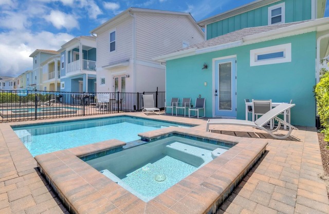 Sunny Margaritaville Cottage - Private Pool, Full Kitchen & Living Area