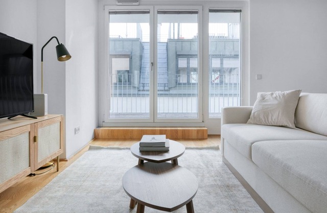 Sunny Mariahilf 2BR w/Balcony, walk to cafes & Metro U4, by Blueground