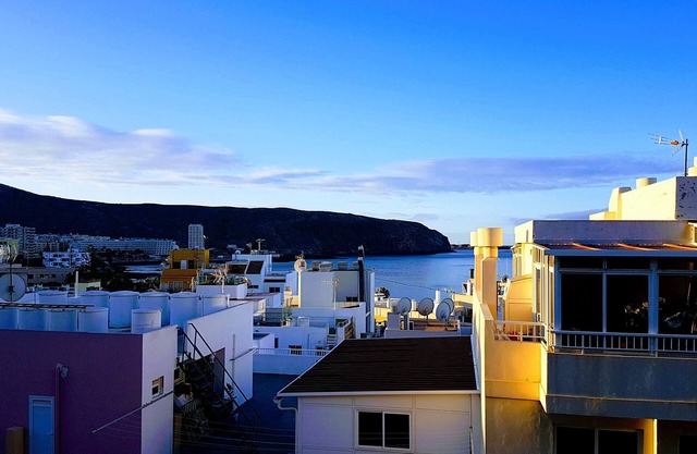 Sunny & Ocean view Apartment